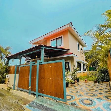 Corner House, Lonavla By Meheru-4 Bhk Villa With Pool Bagian luar foto