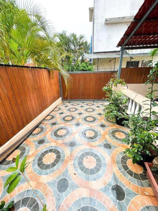 Corner House, Lonavla By Meheru-4 Bhk Villa With Pool Bagian luar foto