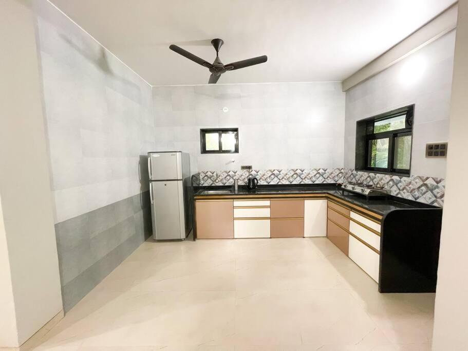 Corner House, Lonavla By Meheru-4 Bhk Villa With Pool Bagian luar foto