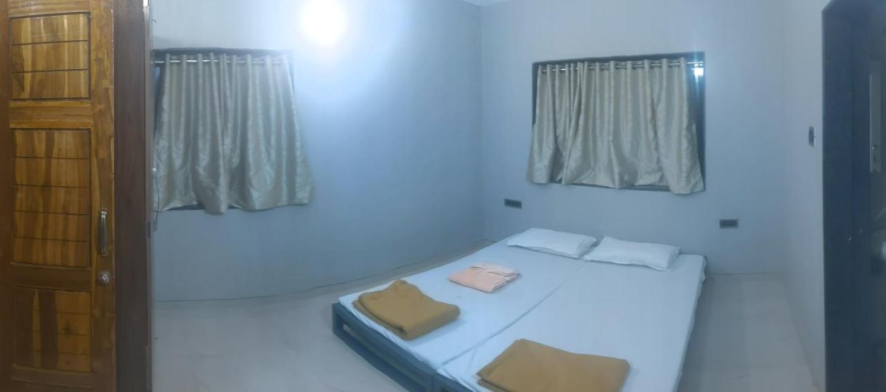 Corner House, Lonavla By Meheru-4 Bhk Villa With Pool Bagian luar foto